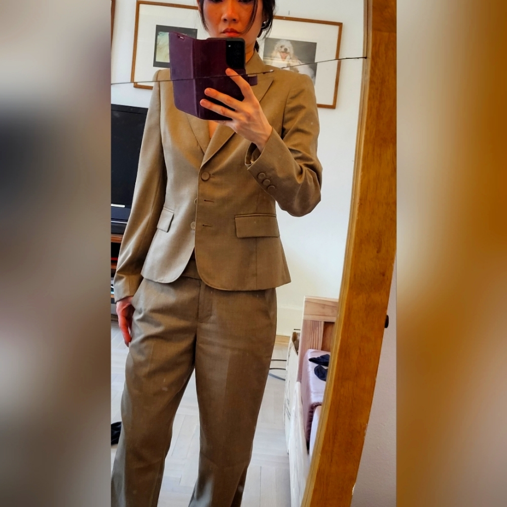 Anne Klein suit Size 0 in Tan color